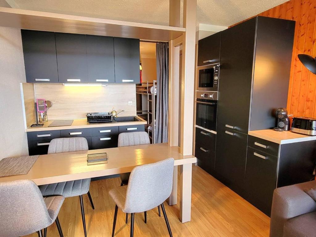 Grand studio rénové, confort moderne, balcon sud, proche ski et randonnées - FR-1-393-172 - 2