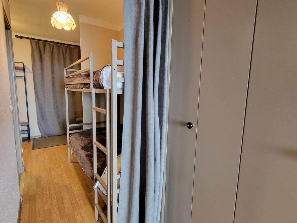 Grand studio rénové, confort moderne, balcon sud, proche ski et randonnées - FR-1-393-172 - 3