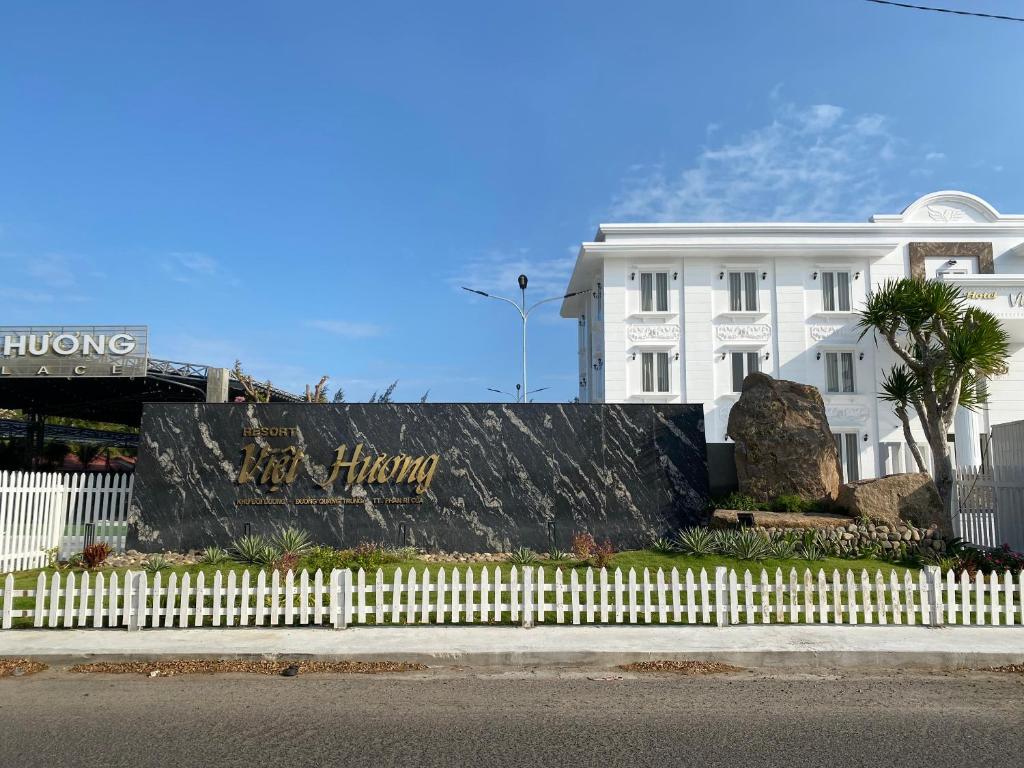 Việt Hương Hotel, Tuy Phong