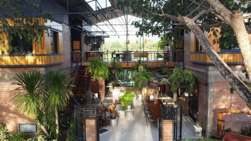 SuanGlangNa, hotel in Phrae