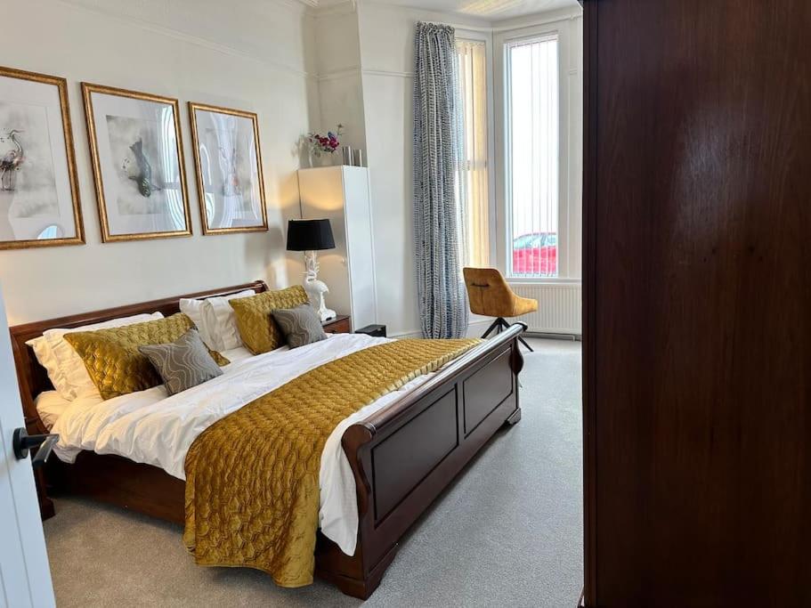 Pebbles by the sea, Criccieth