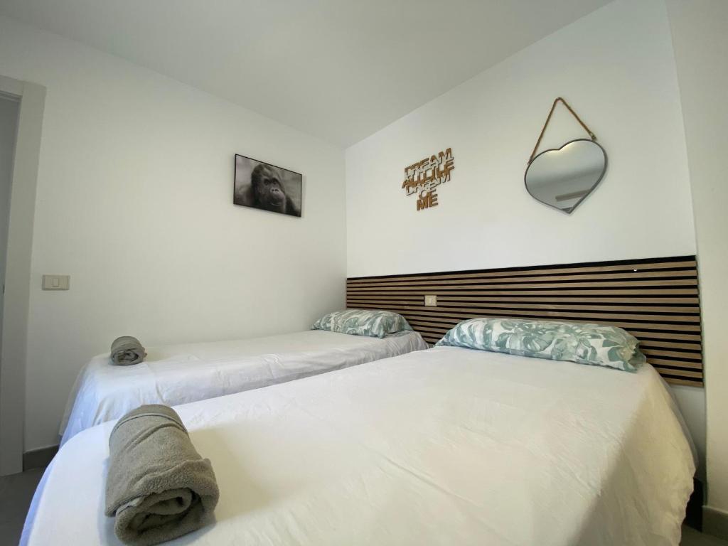 Holiday Home & Rooftop Lounge - 5