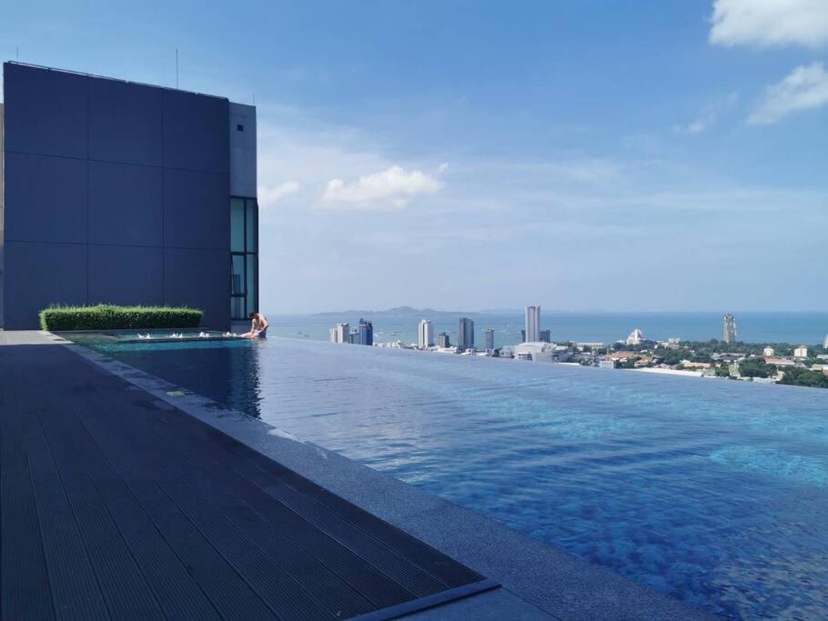 Infinity Pool at Pattaya Posh, Pattaya North