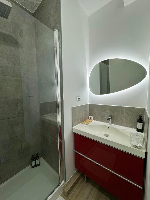 Appartement centre ville - Accès piscine - 300M de la plage - 5