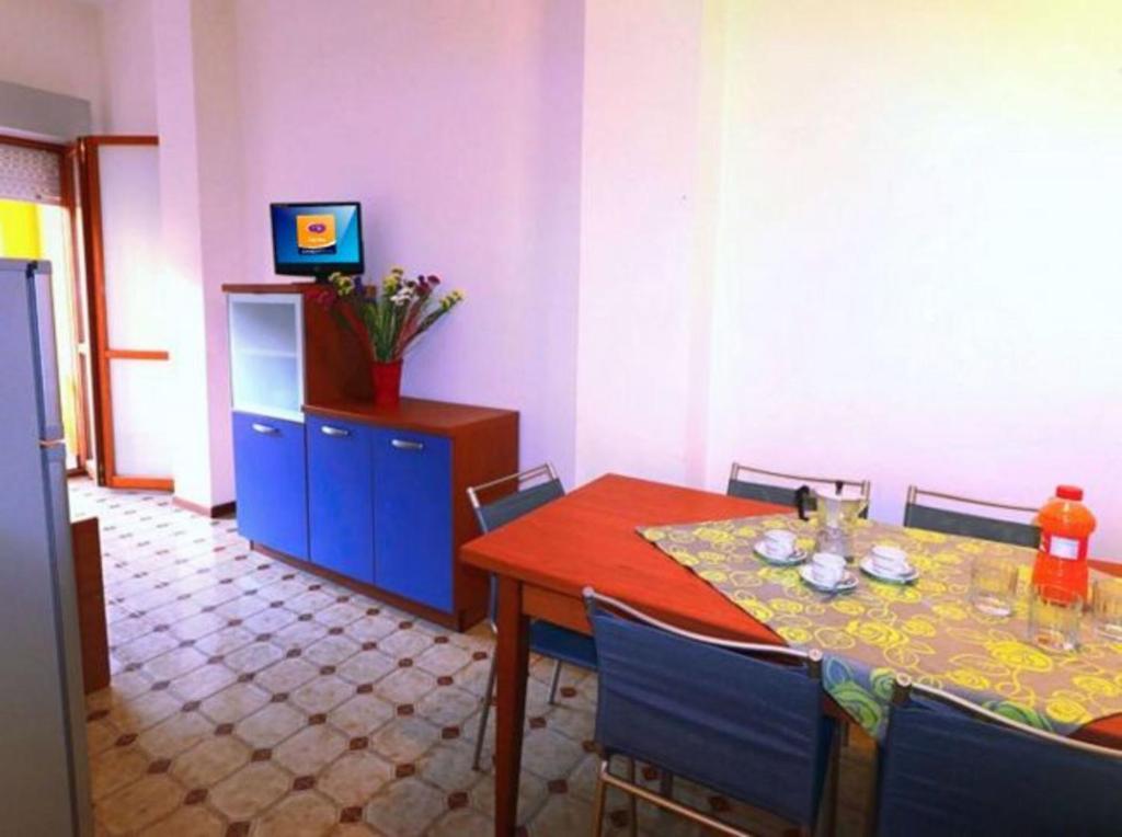 Colorful and bright apartment-Beahost - 3