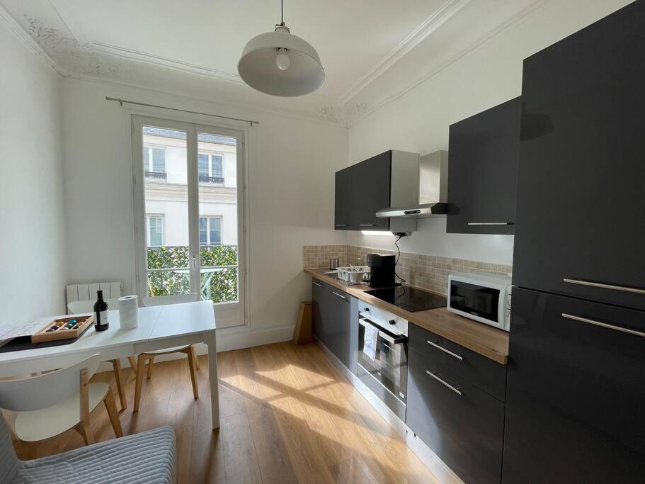 Heart of Paris Haussman apartment quiet & balcony - 5