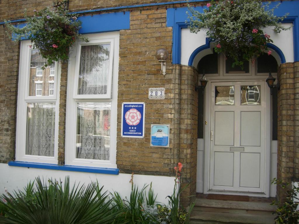 Longfield Guest House photo
