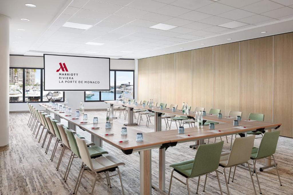 غرفة الاجتماعات/الاحتفالات