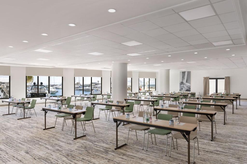 غرفة الاجتماعات/الاحتفالات