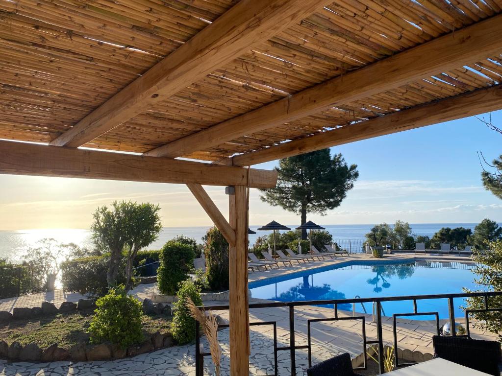 Le Thyreneen, Sari Solenzara