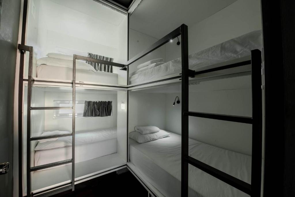 Mascotte Hostel Silom