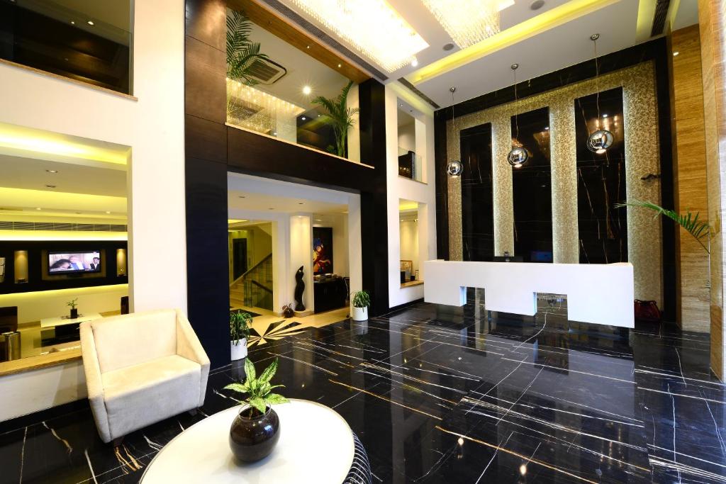 チャンチャル デラックス ホテル (Chanchal Deluxe Hotel) フロント・ロビー