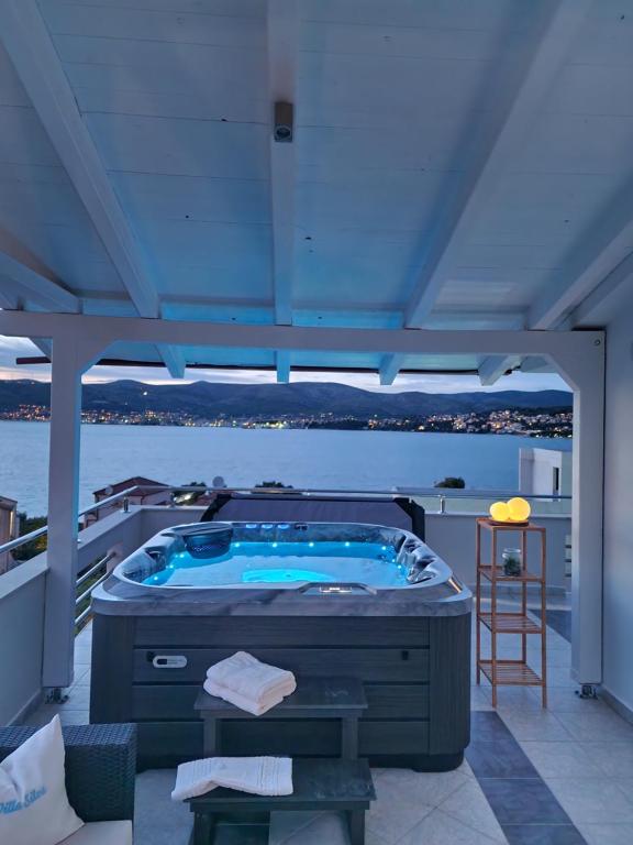Luxury Apartments Silva with sea view 전경