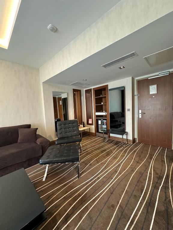 Shared lounge/TV area