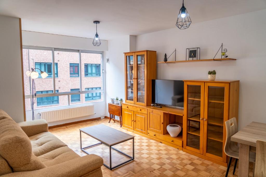 Amplio apartamento exterior junto a HUCA by Renthas - 1