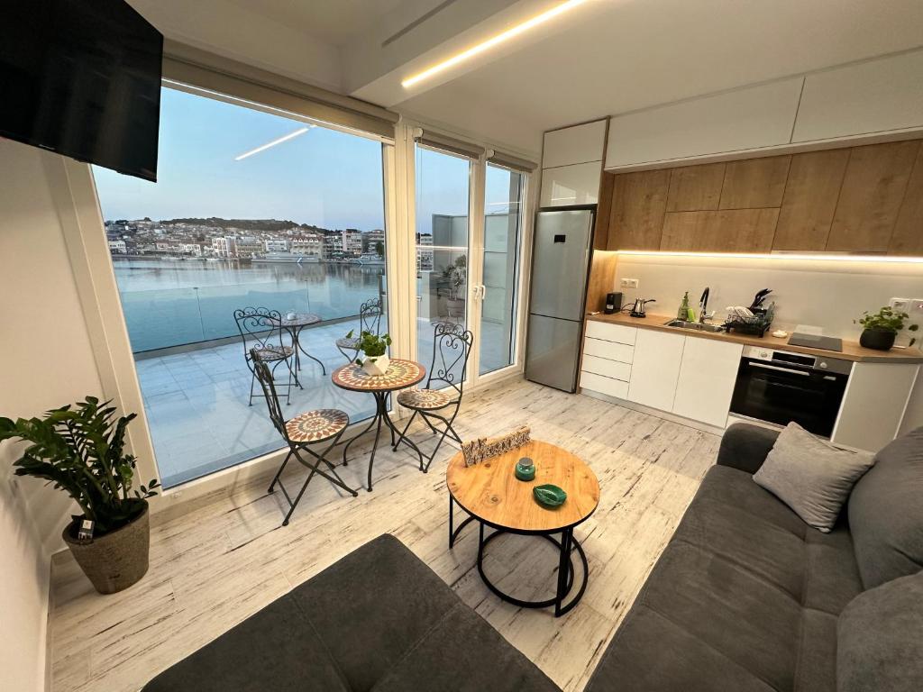 Utopia View, Mytiléna