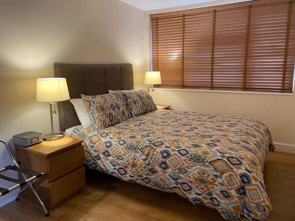 Suite Apartment, Clay Farm Guest House in London