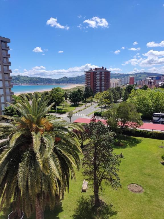 Katt y el mar, Laredo