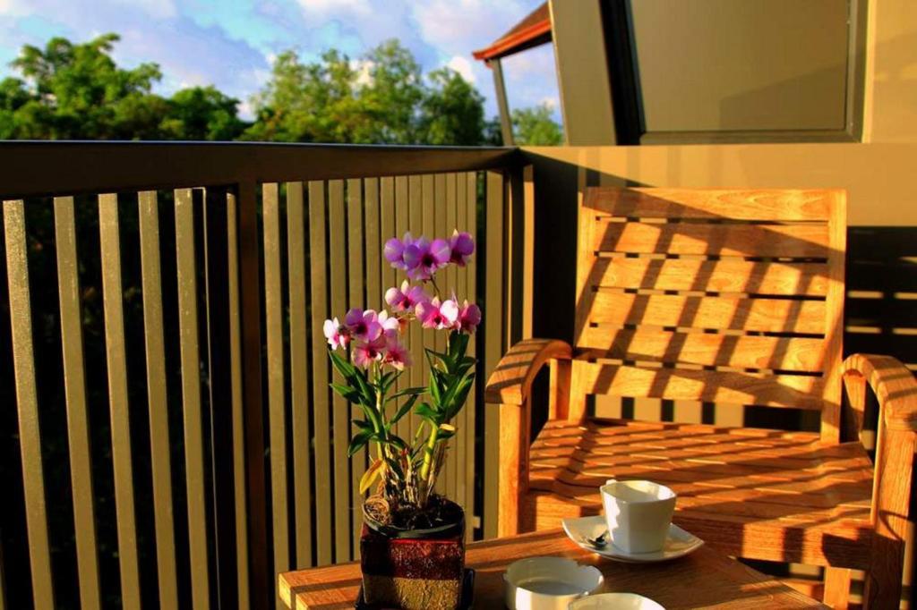 สภาพแวดล้อมโดยรอบ