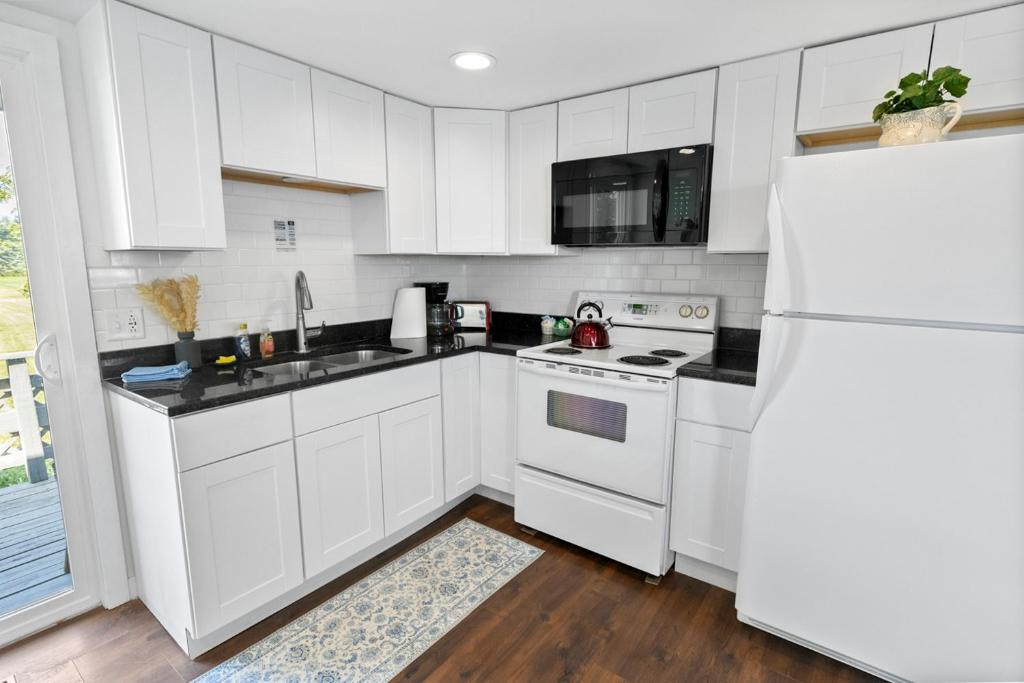 Maple Getaway - Short distance to downtown, beaches, and breweries, Douglas