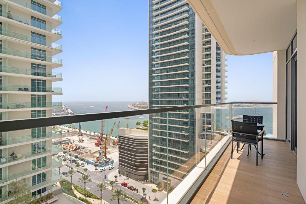 Silkhaus Sea & Palm View 1BDR in Marina Vista, Dubaï