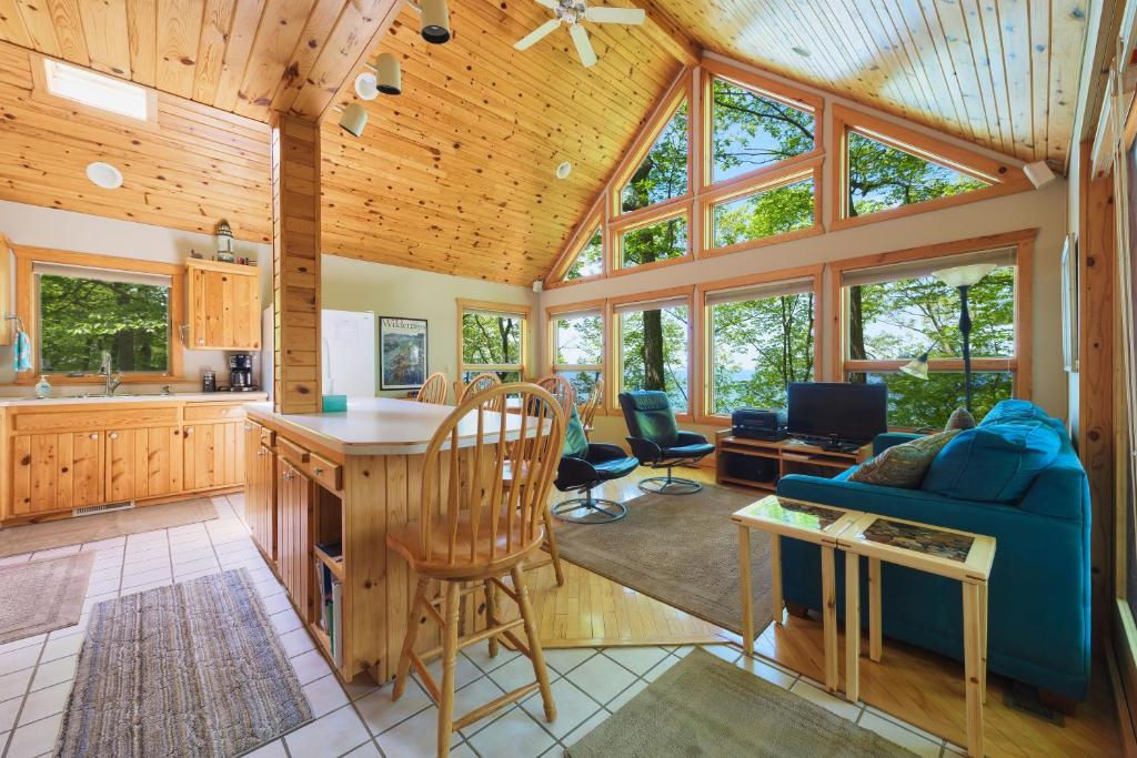 Gebhard Chalet - Charming, private, beachfront chalet nestled in a wooded dune on Lake Michigan, Coloma