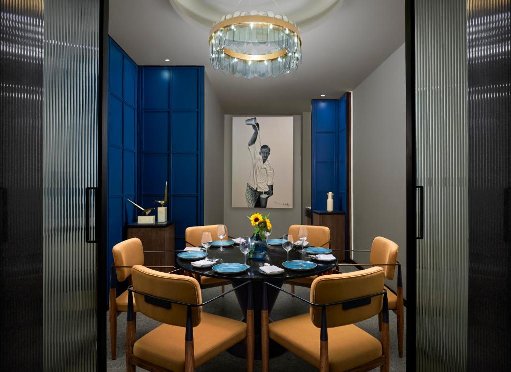 2. Hyatt Ce..