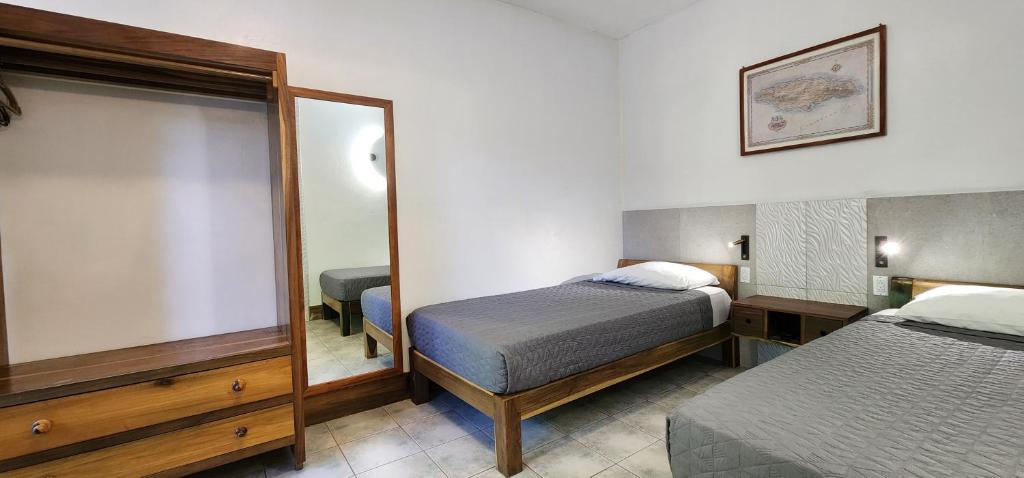 Sunrise Club Hotel — Hotel rooms in Negril