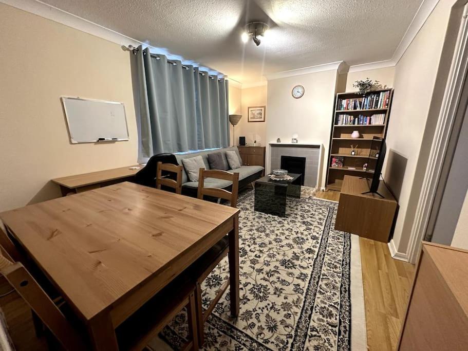 Cosy entire one bedroom hideaway, Bickley