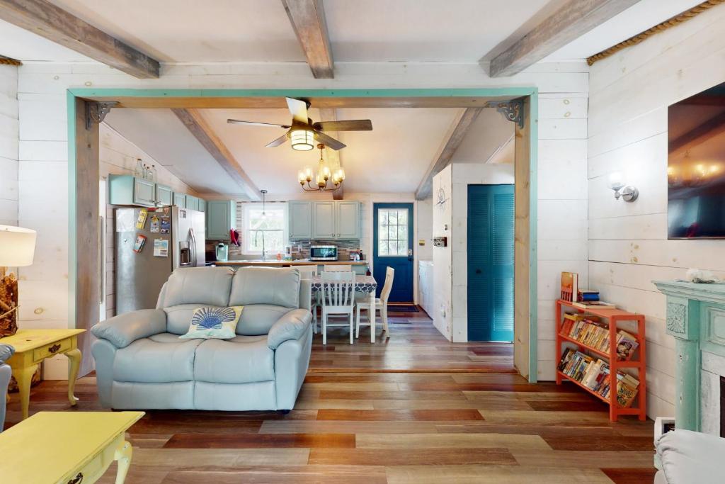 Don't Worry Beach Happy, Frisco