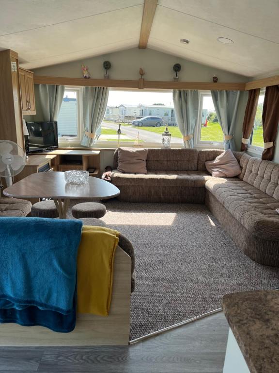 Chans Van, Chapel Saint Leonards