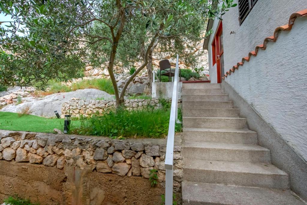 Apartment Mladen, Drage