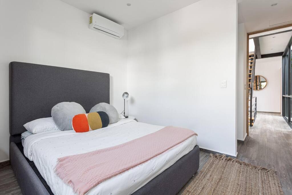 Chic Townhouse With Private Pool And Rooftop View - 4