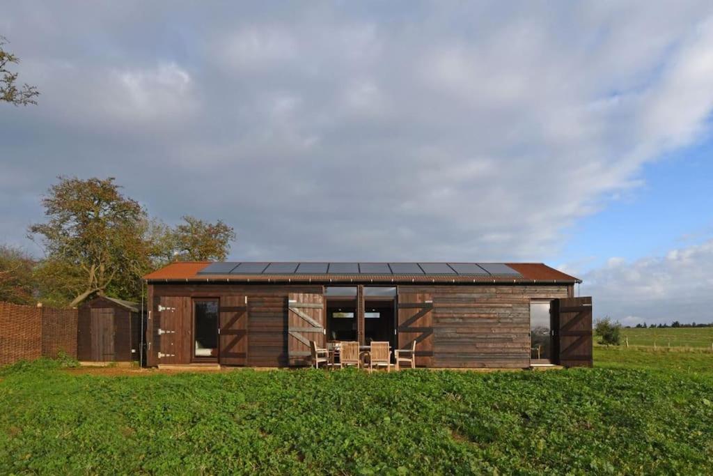 Architect-designed Suffolk Barn, spectacular view, Blythburgh