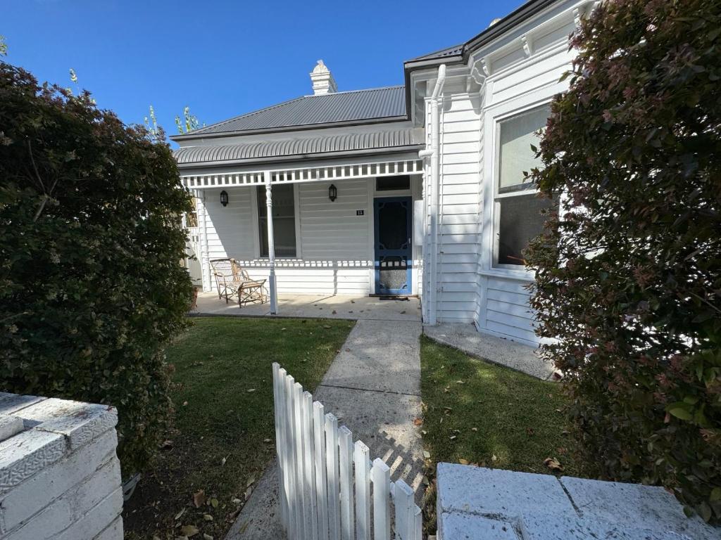 Chevignon, Queenscliff