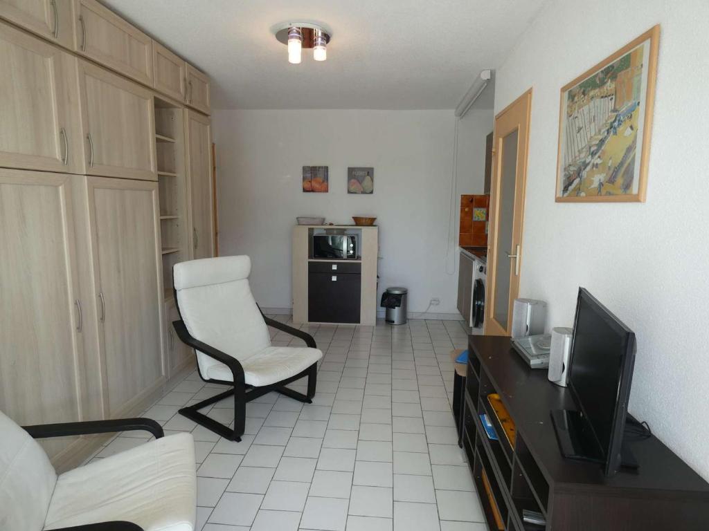Studio cabine avec piscine, climatisation, garage, à 300m plage - FR-1-328-259 - 5