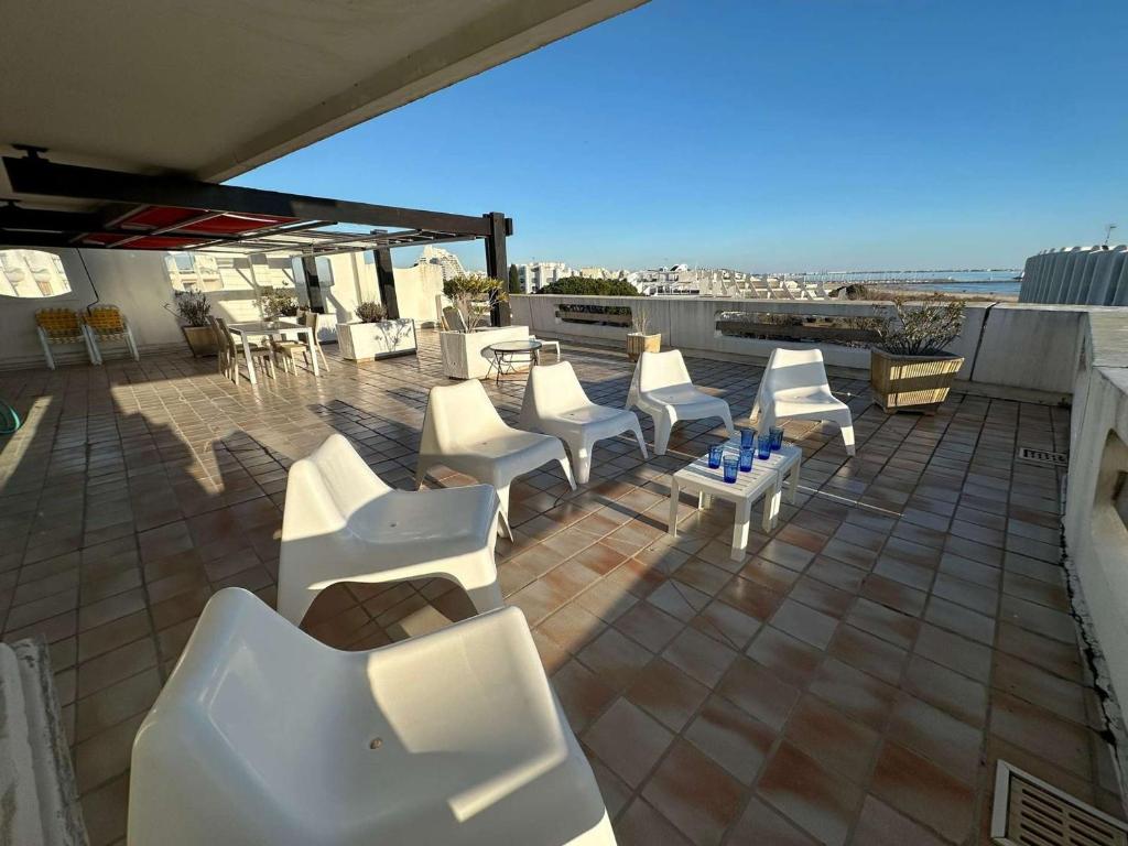 Superbe 3 pièces avec terrasse près de la plage et commerces, parking inclus - FR-1-328-233 - 2