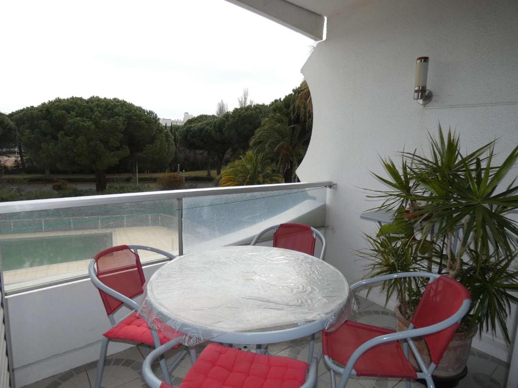 Appartement 2 pièces avec piscine, parking privé, proche commerces et plage, exposé sud - FR-1-328-264 - 3