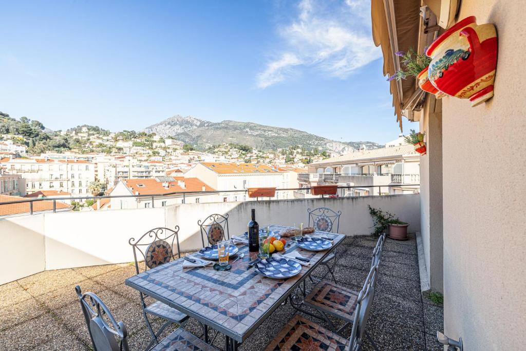 Victoria Bergamote Attic - Happy Rentals, Menton