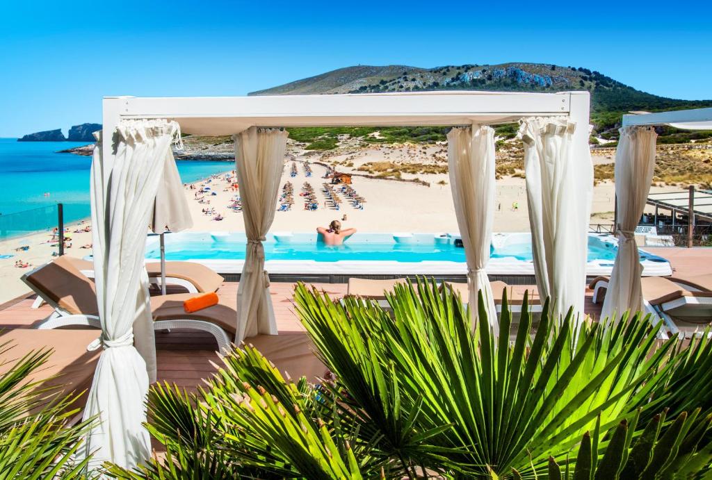 VIVA Cala Mesquida Resort & Spa — Basen in Cala Mesquida, Baleary