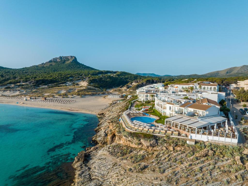 VIVA Cala Mesquida Resort & Spa — Plaża in Cala Mesquida, Baleary