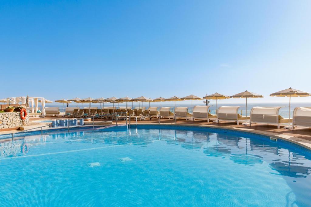 VIVA Cala Mesquida Resort & Spa — Basen in Cala Mesquida, Baleary