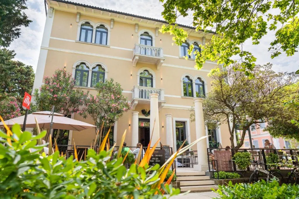 DeGrassi Boutique Garni Hotel Izola, hotel in Izola