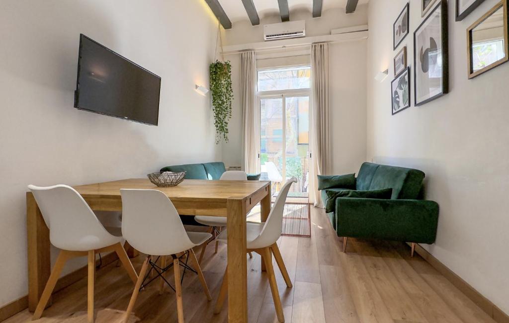 Aqua Apartment by Olala Homes - 3