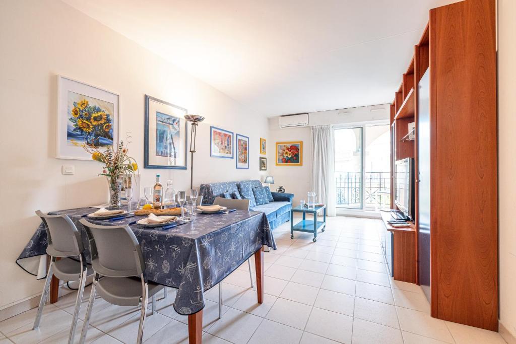 Queen Garden - Happy Rentals - 2