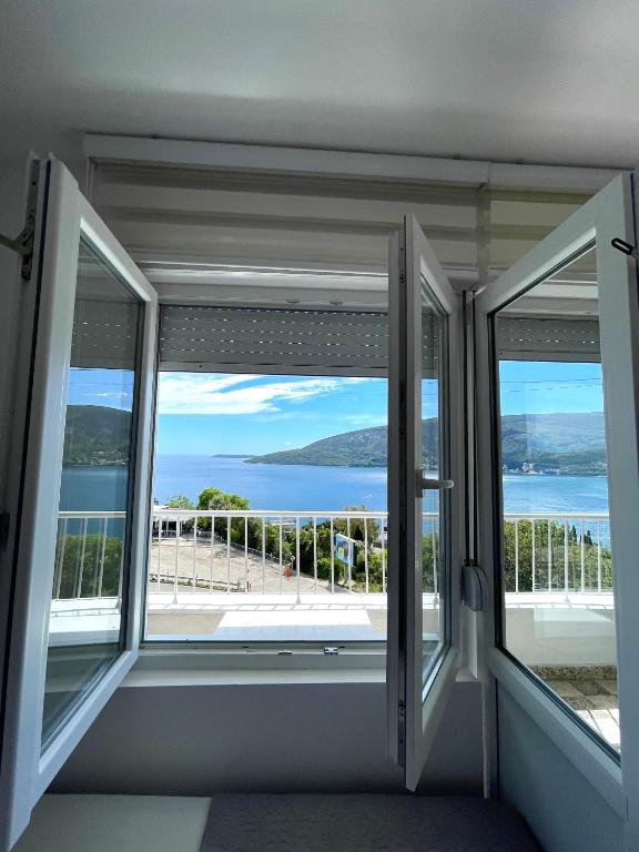 XENIA Seaview Apartment - 4