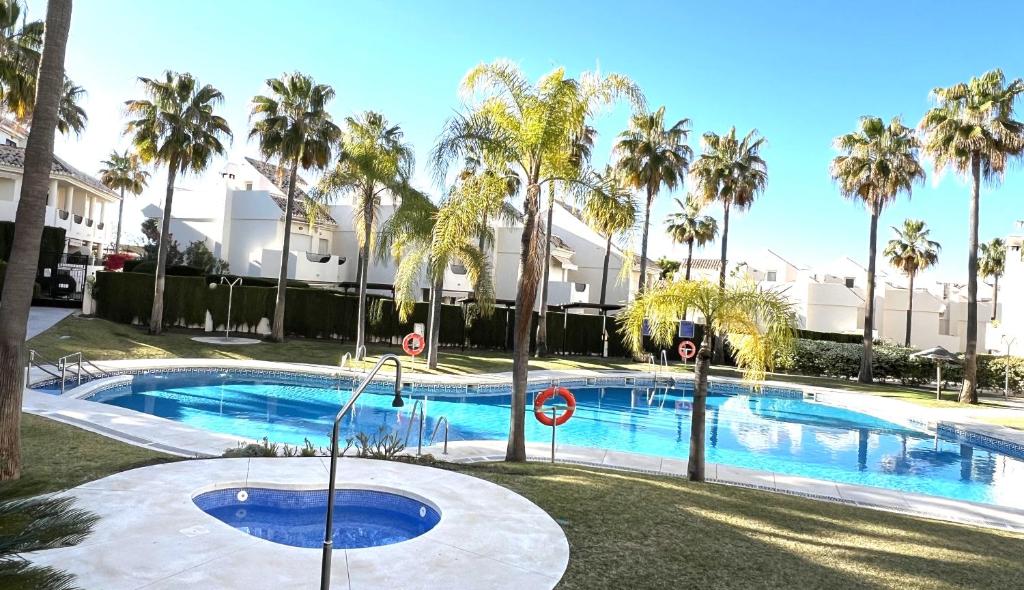 STYLISH TOWNHOUSE IN BEACHFRONT COMPLEX - 3