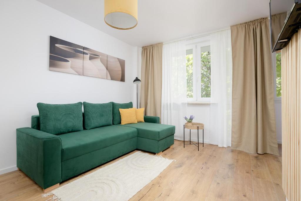 Cozy Apartment near Royal Baths Park by Noclegi Renters, Varsavia