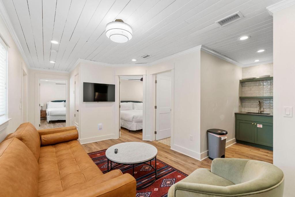 Better Together, Destin