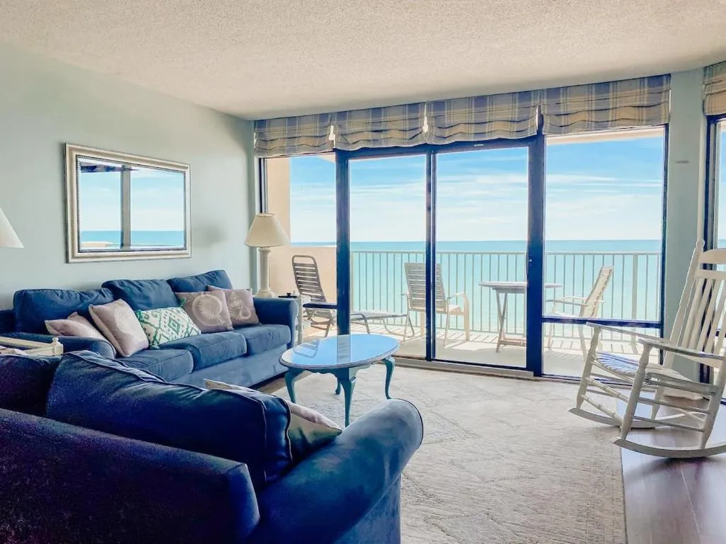 The Blue Dune Oceanfront Huge Balcony w Lazy River, Hotel in Myrtle Beach